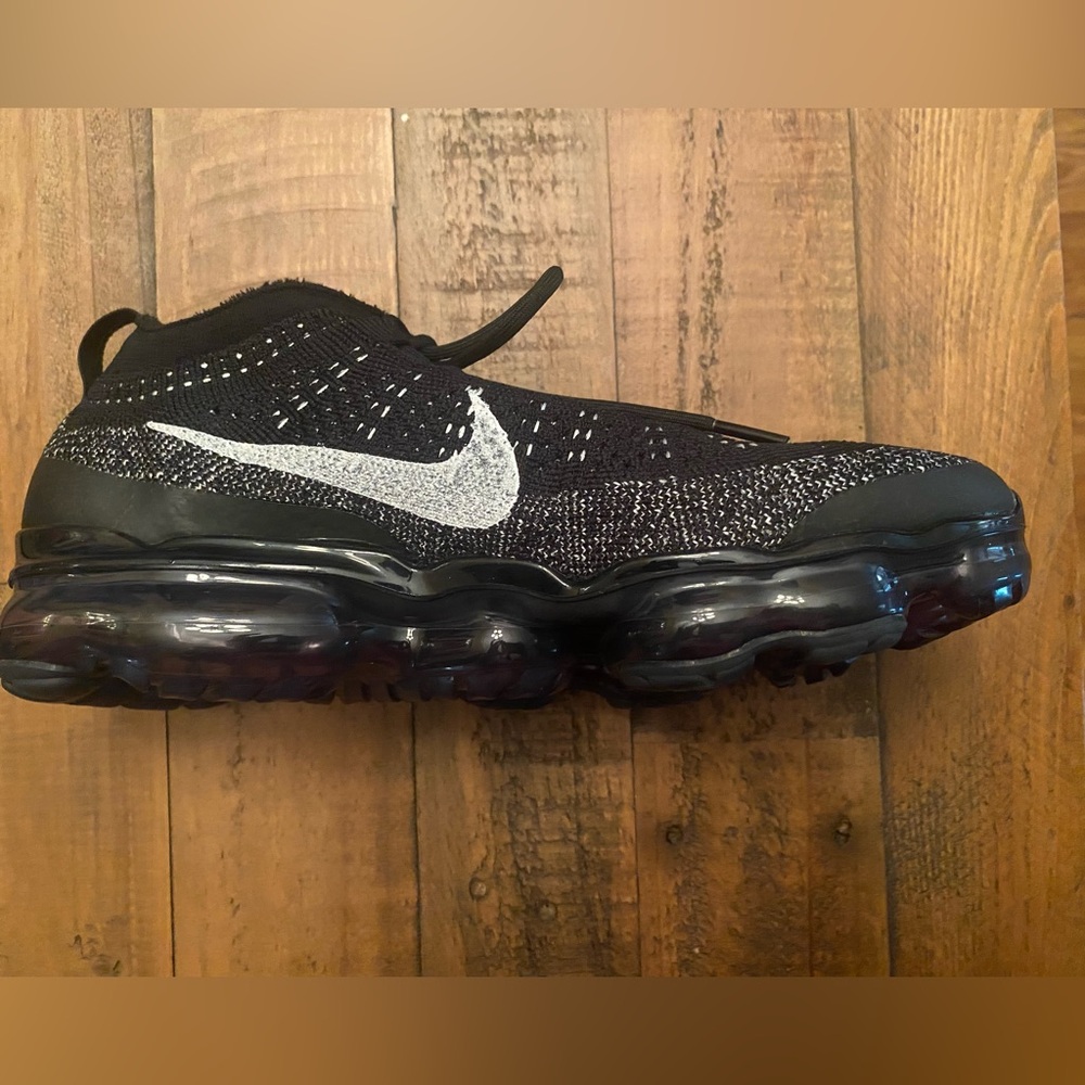 NIKE AIR VAPORMAX 2023 FLYKNIT RUNNING SHOES - 7 1/2 M or 9 W